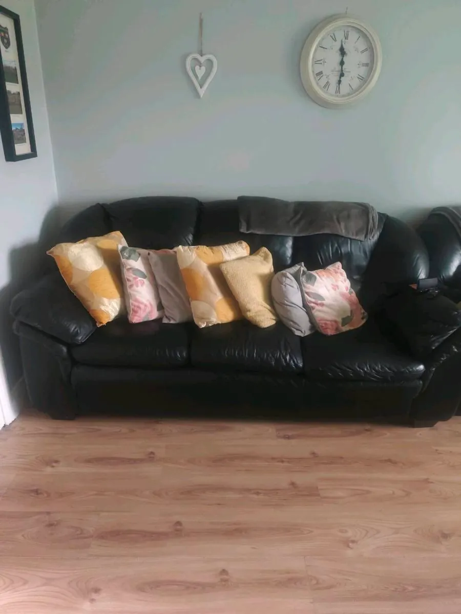 2 and 3 seater leather couch - Image 2