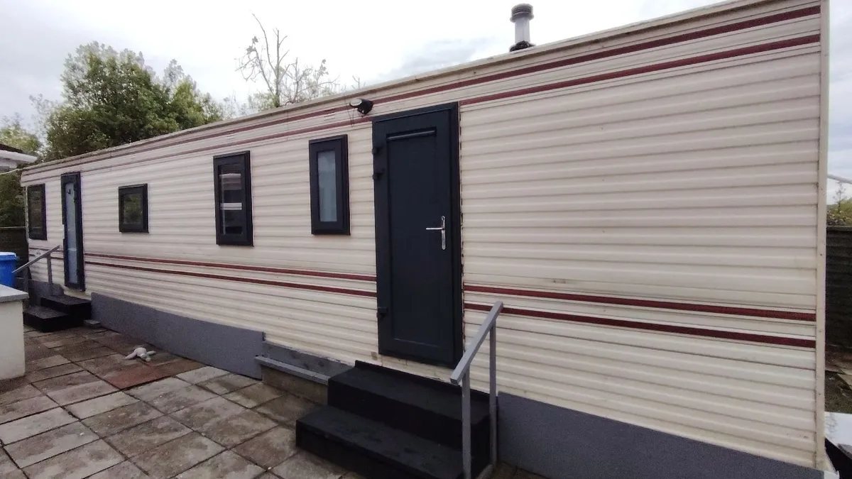 Mobile home - Image 1