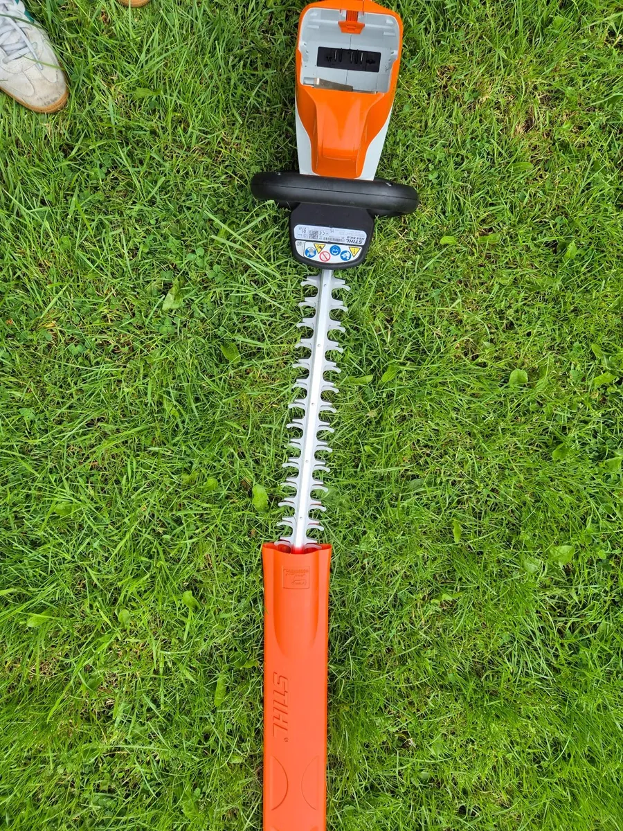 STIHL HSA 50 cordless battery power hedge trimmer - Image 3
