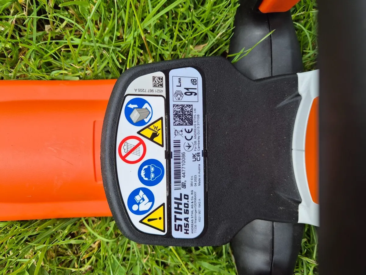 STIHL HSA 50 cordless battery power hedge trimmer - Image 2