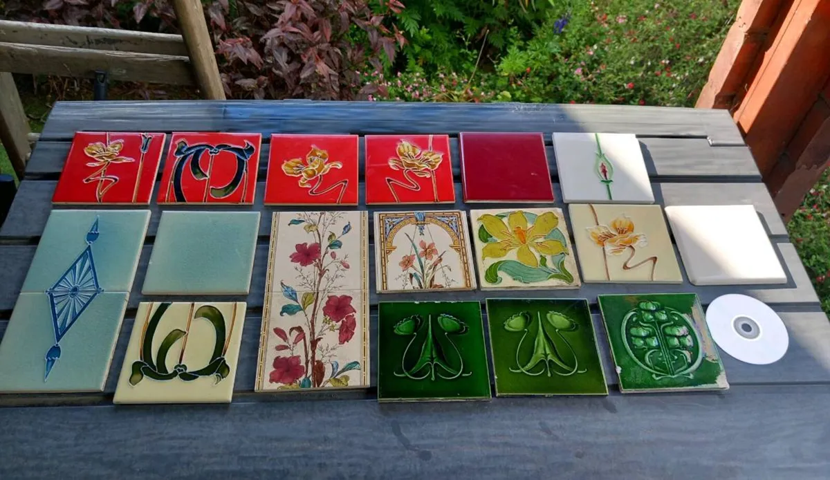 19 Art Nouveau tiles, beautiful, D18 - Image 1