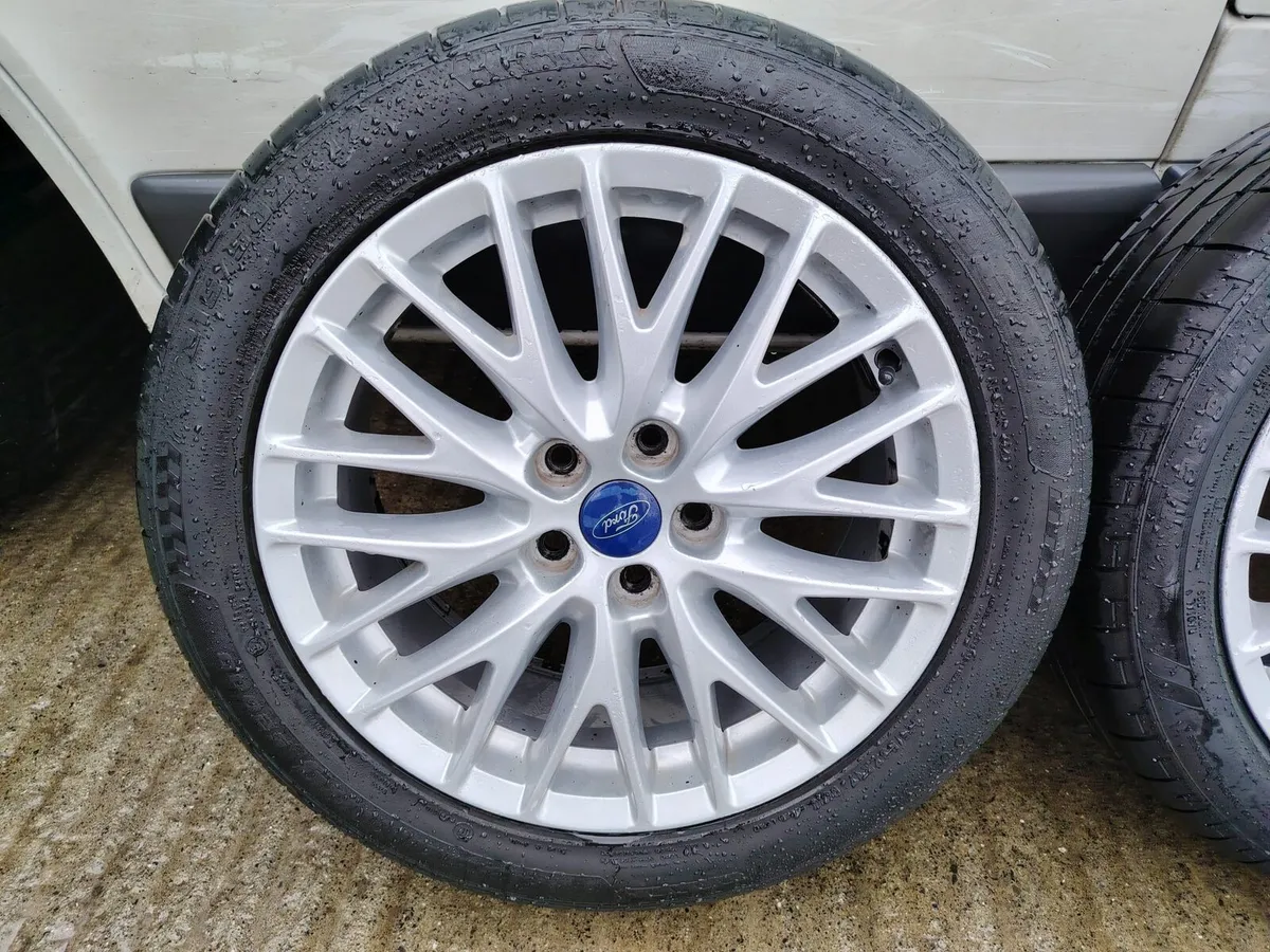 17" Ford alloy wheels with very good tyres - Image 3