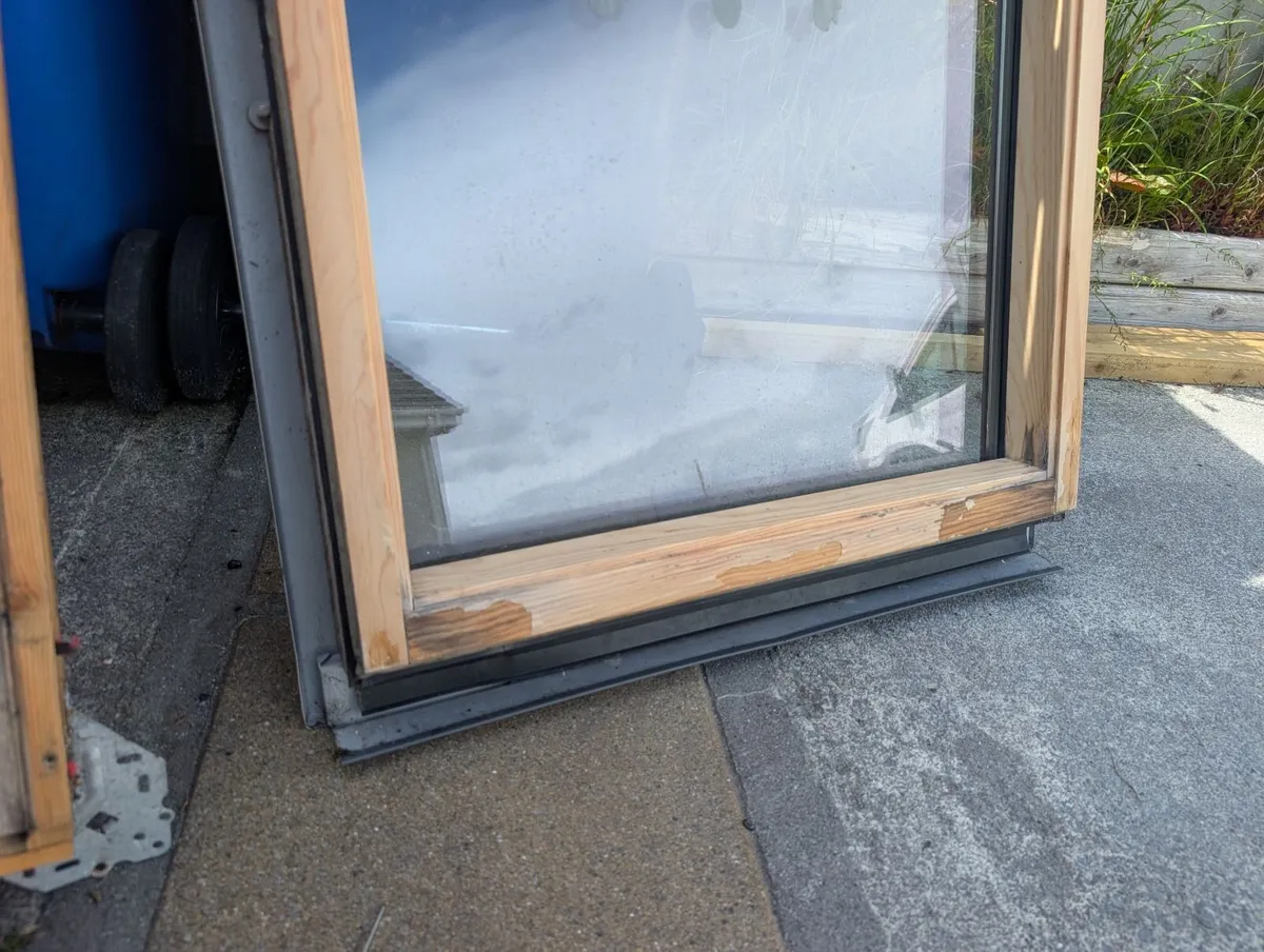 Velux window GGL M04 and blind - Image 4