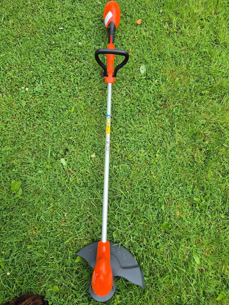 Oleo-Mac BCi 30  battery power cordless strimmer - Image 1