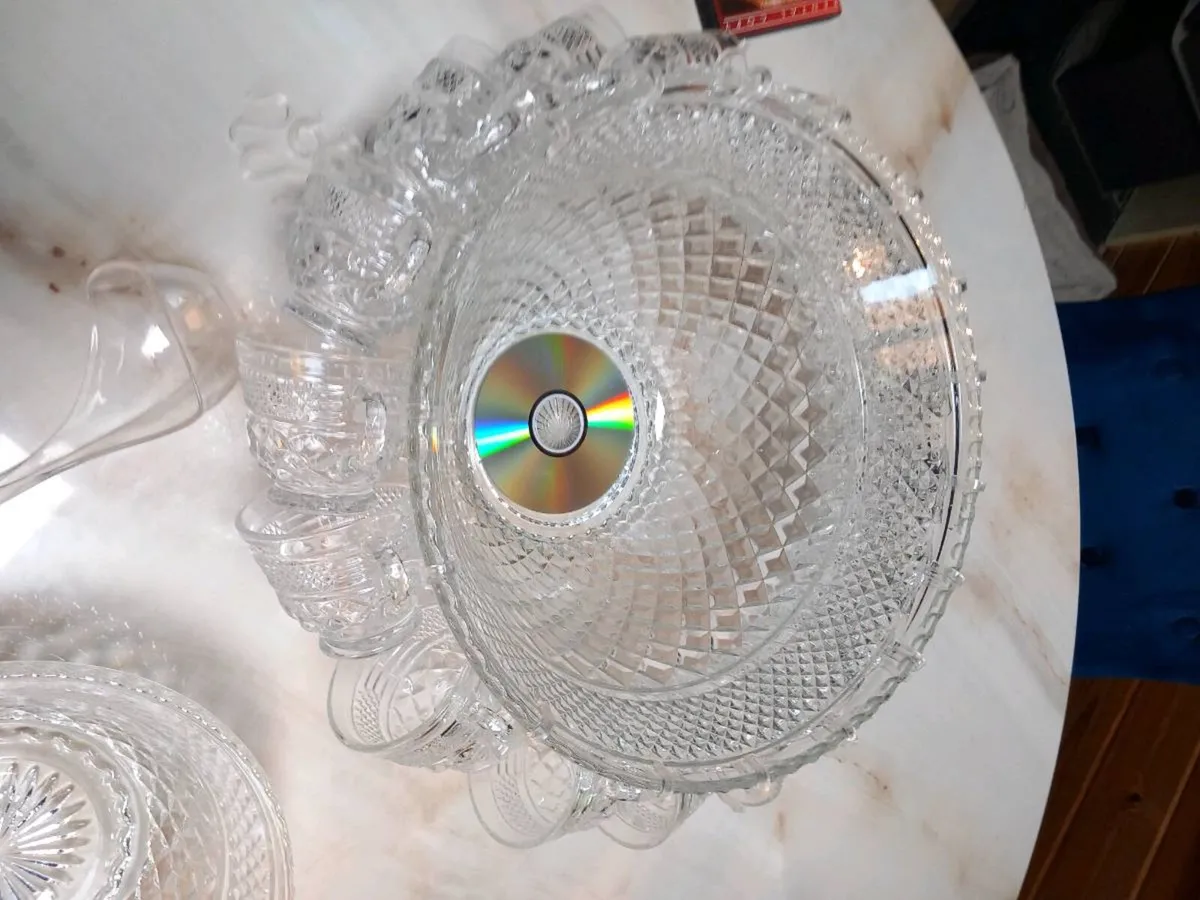 Fabulous v large punch bowl, 17 glasses, D18 - Image 3
