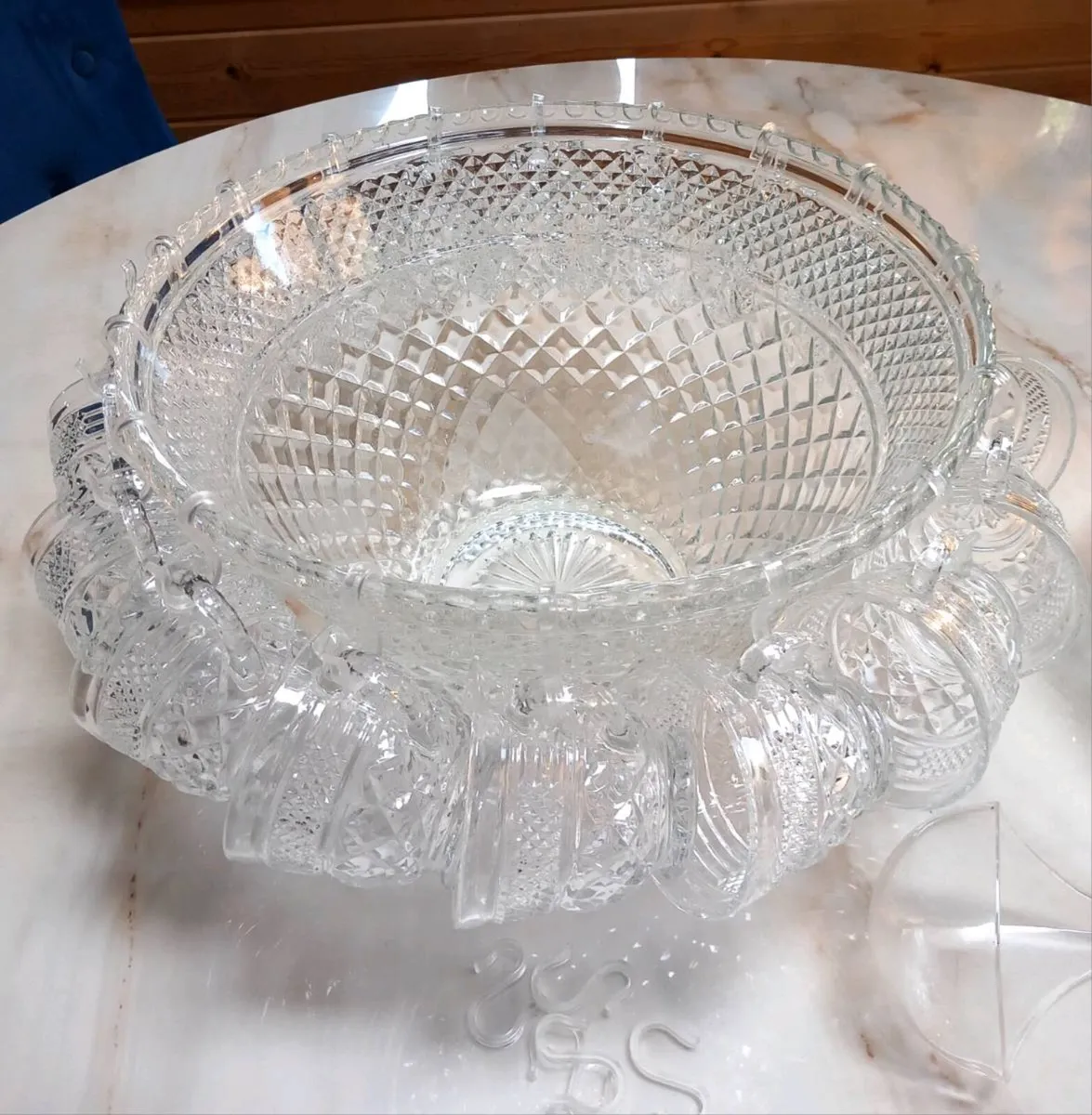 Fabulous v large punch bowl, 17 glasses, D18 - Image 4