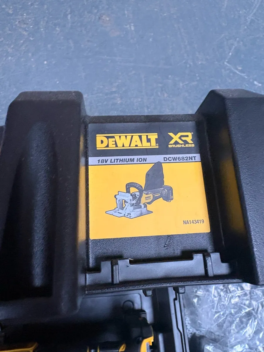 Dewalt DCW682NT 18V XR - Image 2