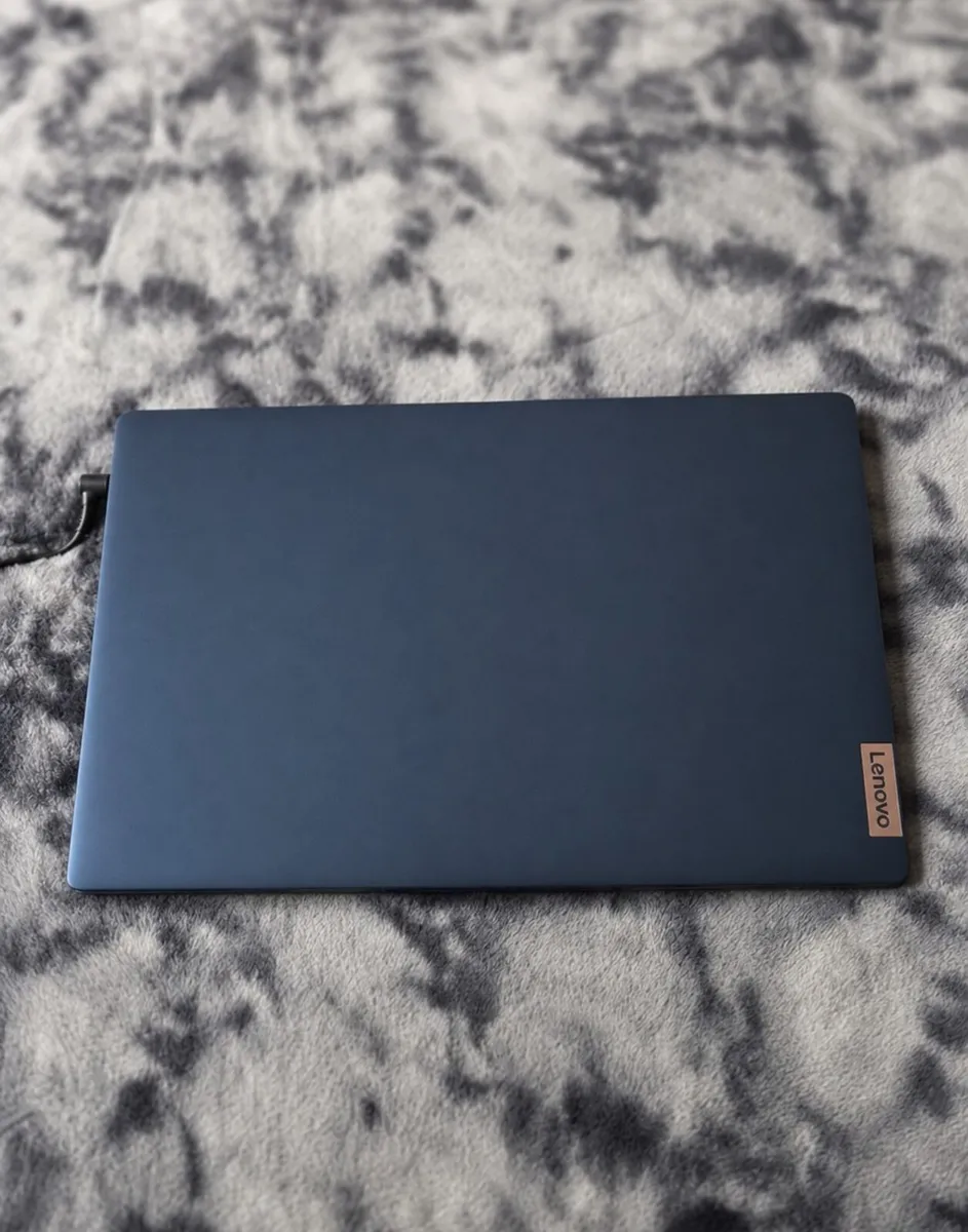 Lenovo IdeaPad Slim 3 - Image 2