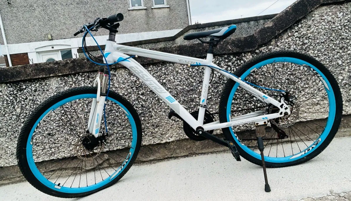 Disc brake bicycle for sale - Image 1