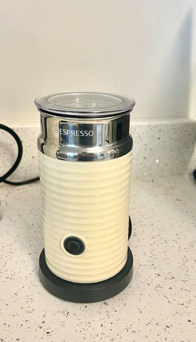 Nespresso Vertuo Plus Coffee Machine &milk frother - Image 3