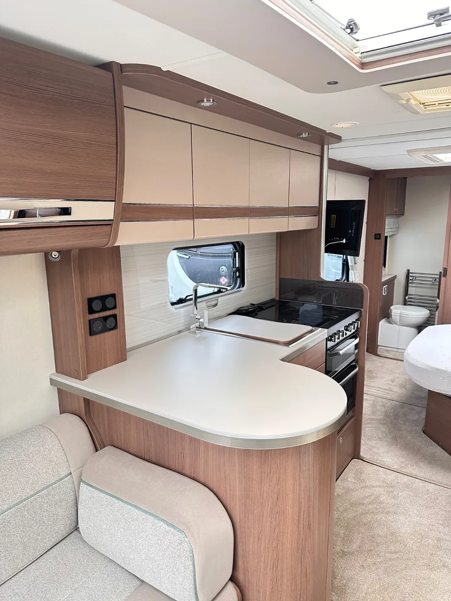 ✨STUNNING BUCCANEER CRUISER 4 BERTH ISLAND BED✨ - Image 4