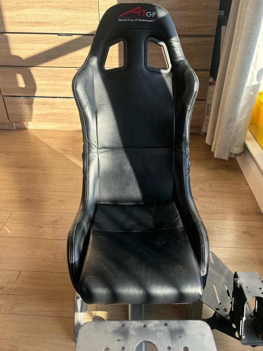 Sim racing gaming cockpit chair - Image 1