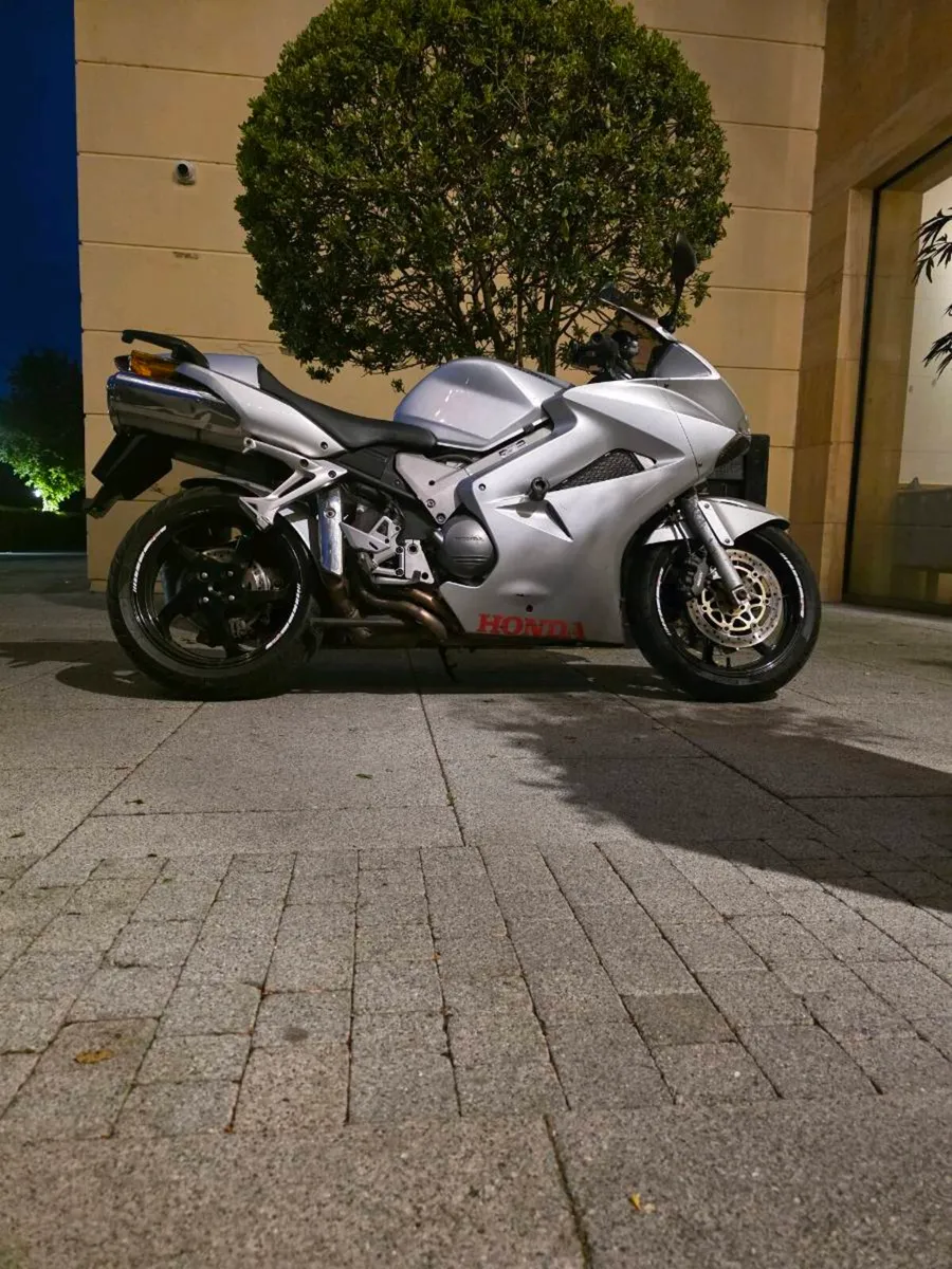 Honda vfr 800 vtec - Image 1