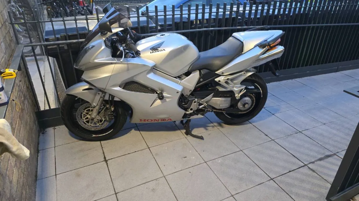 Honda vfr 800 vtec - Image 3