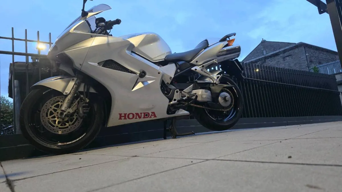 Honda vfr 800 vtec - Image 4