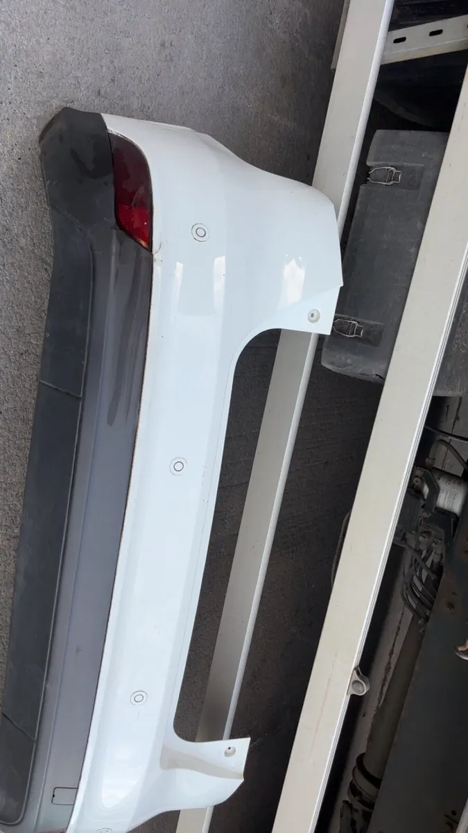 Ford focus 2015 bootlid & rear bumper - Image 3
