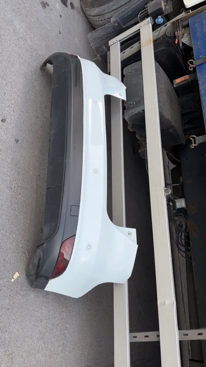 Ford focus 2015 bootlid & rear bumper - Image 4