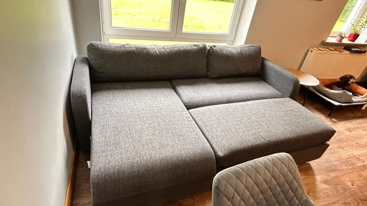 Couch - Image 2