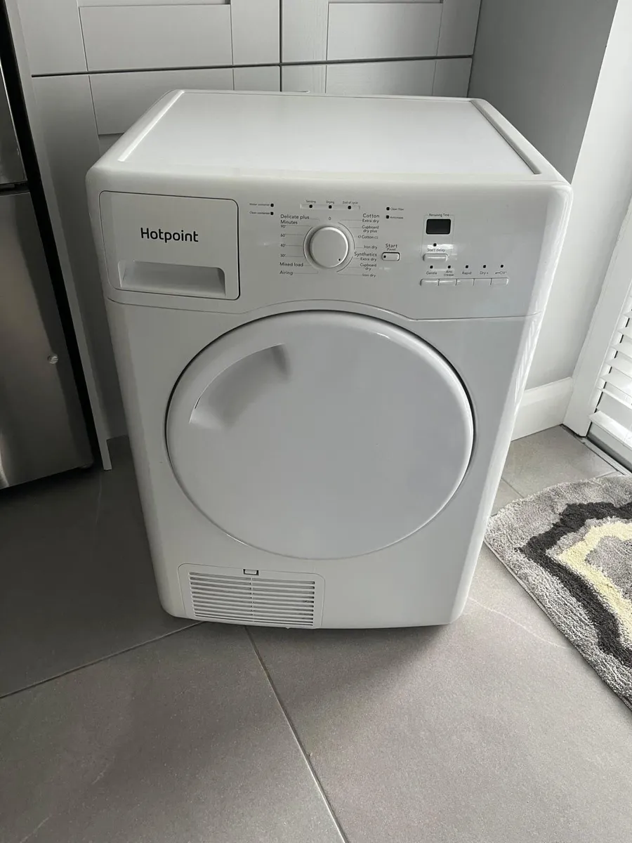 Hotpoint 9kg condenser tumble dryer - Image 1