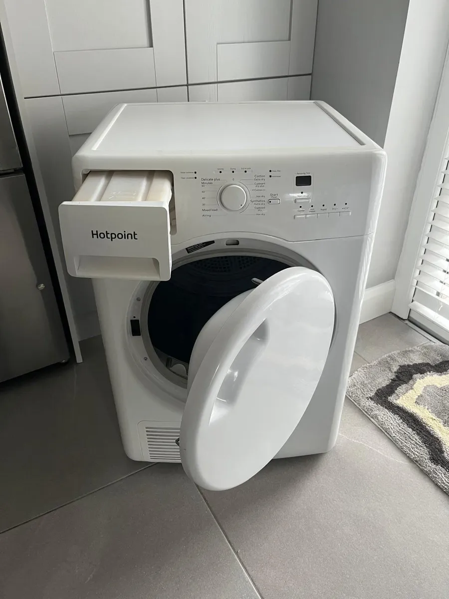 Hotpoint 9kg condenser tumble dryer - Image 2