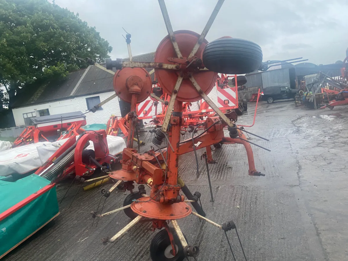 Kuhn 4 rotor tedder - Image 3
