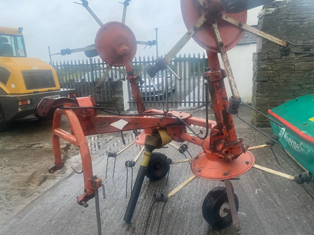 Kuhn 4 rotor tedder - Image 1