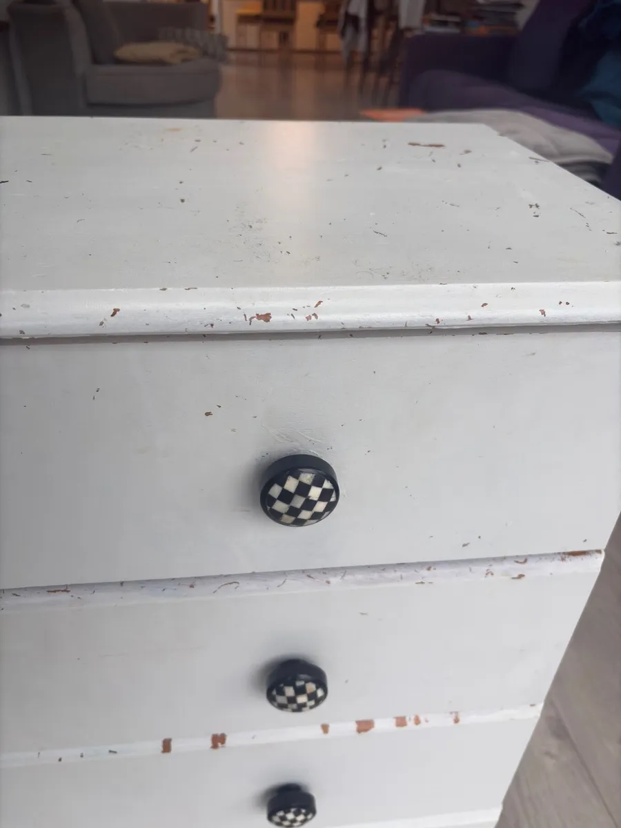Painted Pine chest of drawers - Image 4