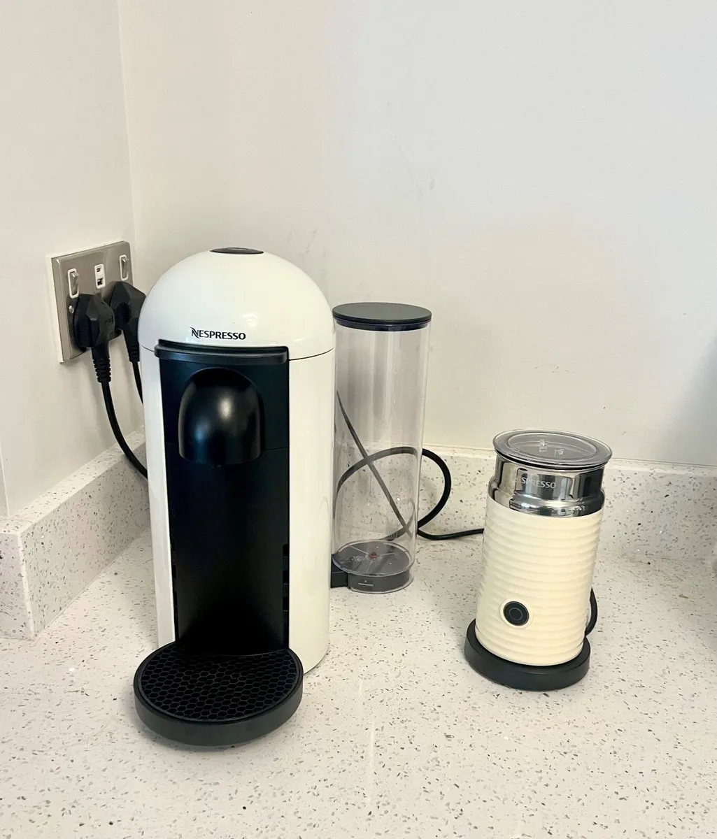 Nespresso Vertuo Plus Coffee Machine &milk frother - Image 1