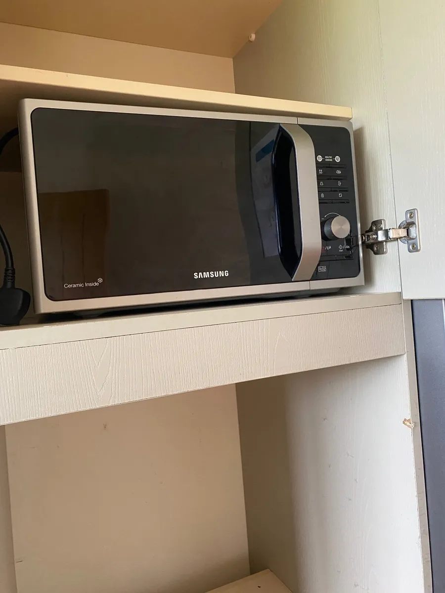 Samsung Microwave - Image 1