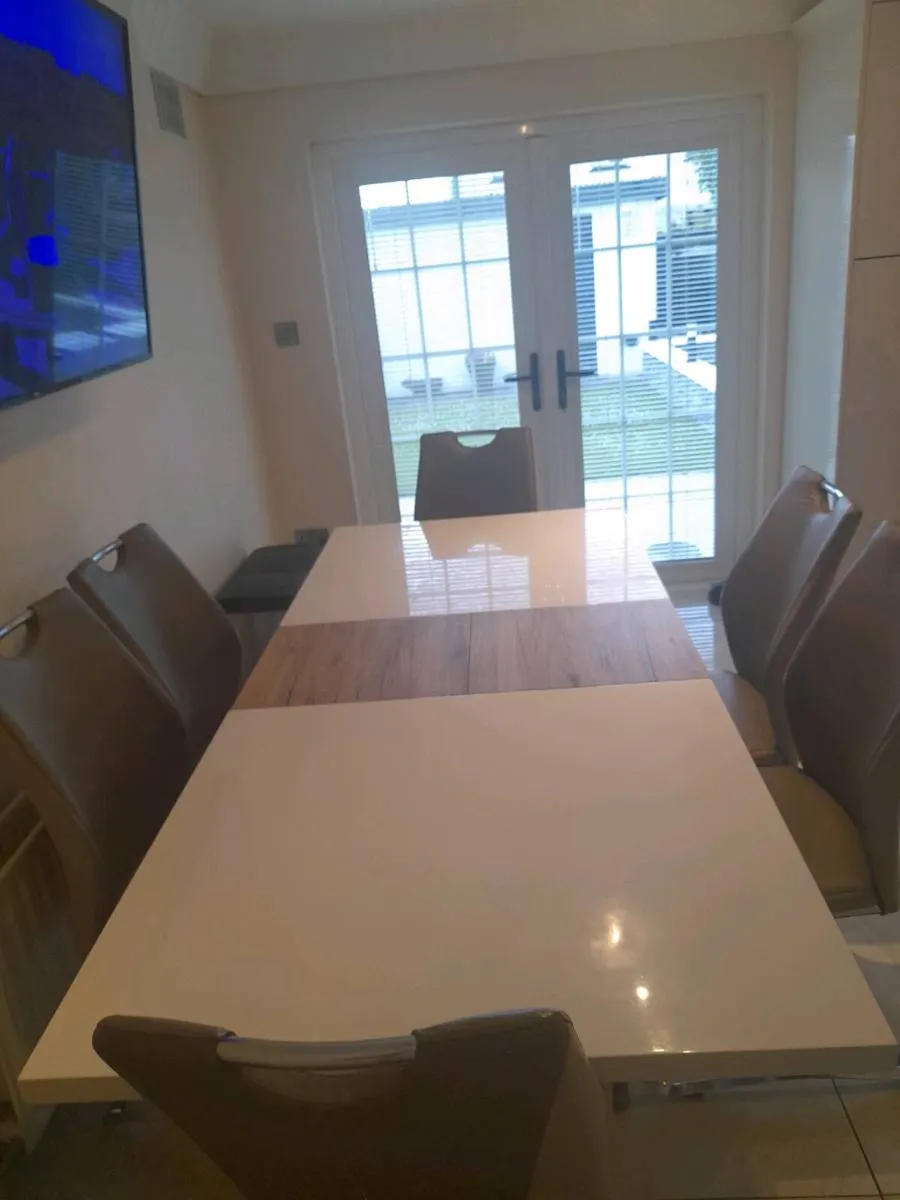 Dining room table and chairs - Image 2