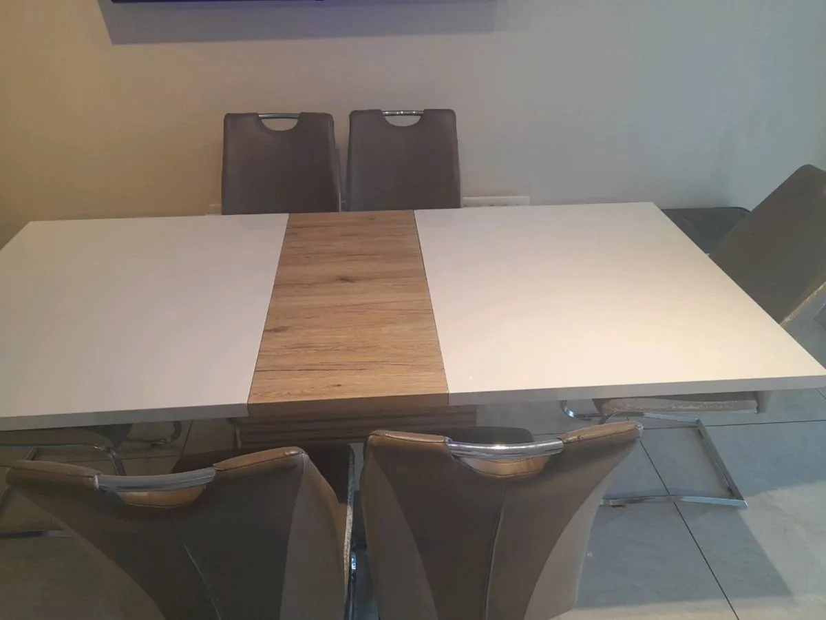 Dining room table and chairs - Image 4