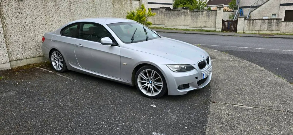 BMW e92, 3  litre petrol , for breaking or repair - Image 3