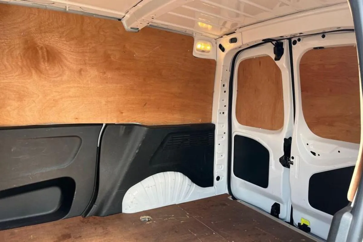 Vauxhall Combo 1.6 Turbo D 2000 Sportive Panel Van - Image 4