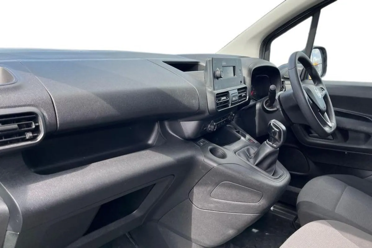 Vauxhall Combo 1.6 Turbo D 2000 Sportive Panel Van - Image 3