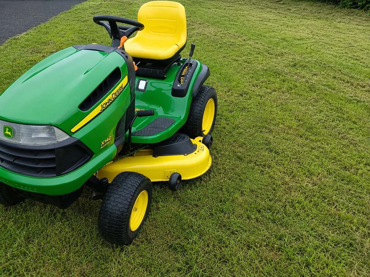 John deere ride on lawnmower - Image 2