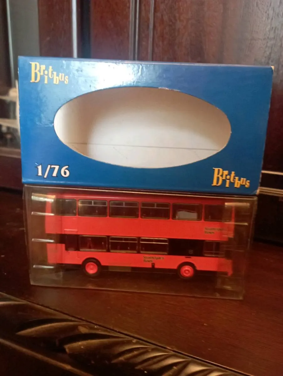 A COLLECTION OF DIE-CAST BRITBUESES.1-76 SCALE. - Image 3