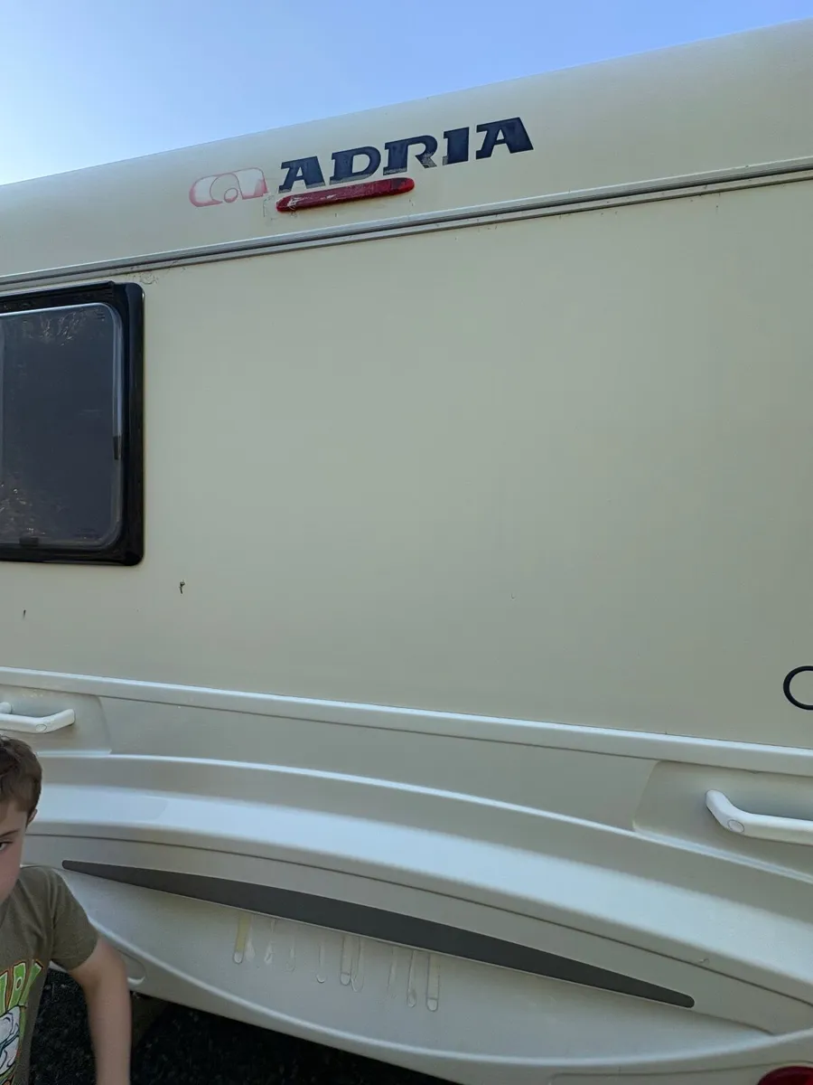 Caravan 6 Birth (Triple Bunk) - Image 2
