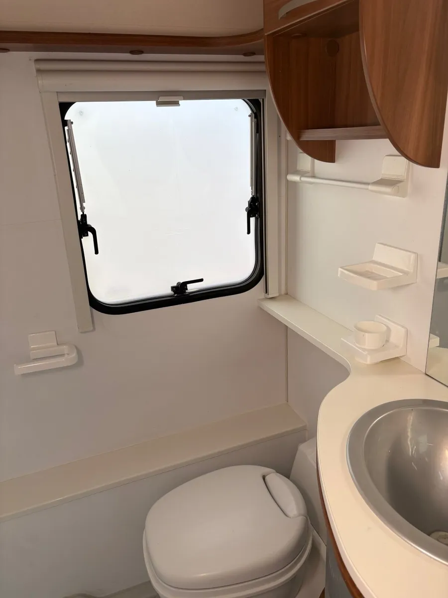 Caravan 6 Birth (Triple Bunk) - Image 3