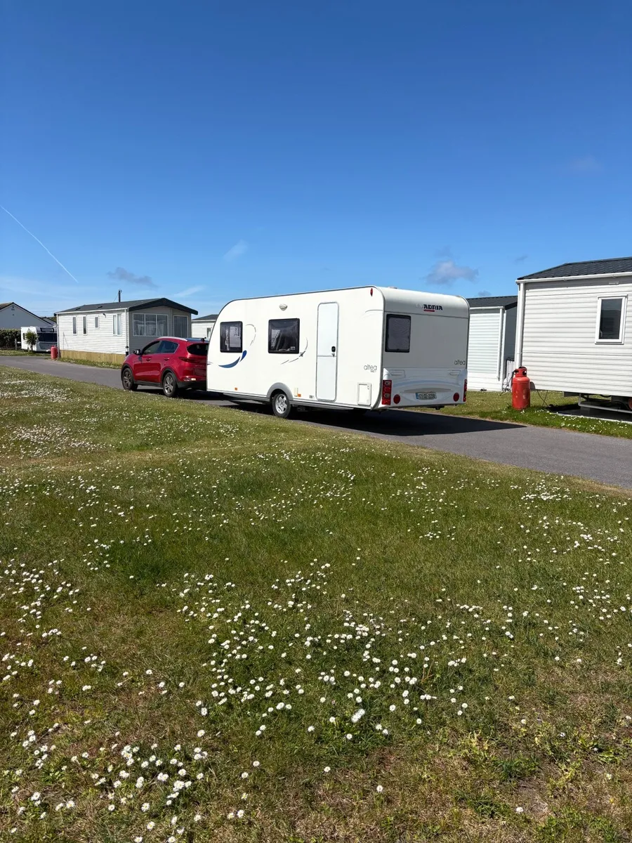 Caravan 6 Birth (Triple Bunk) - Image 1