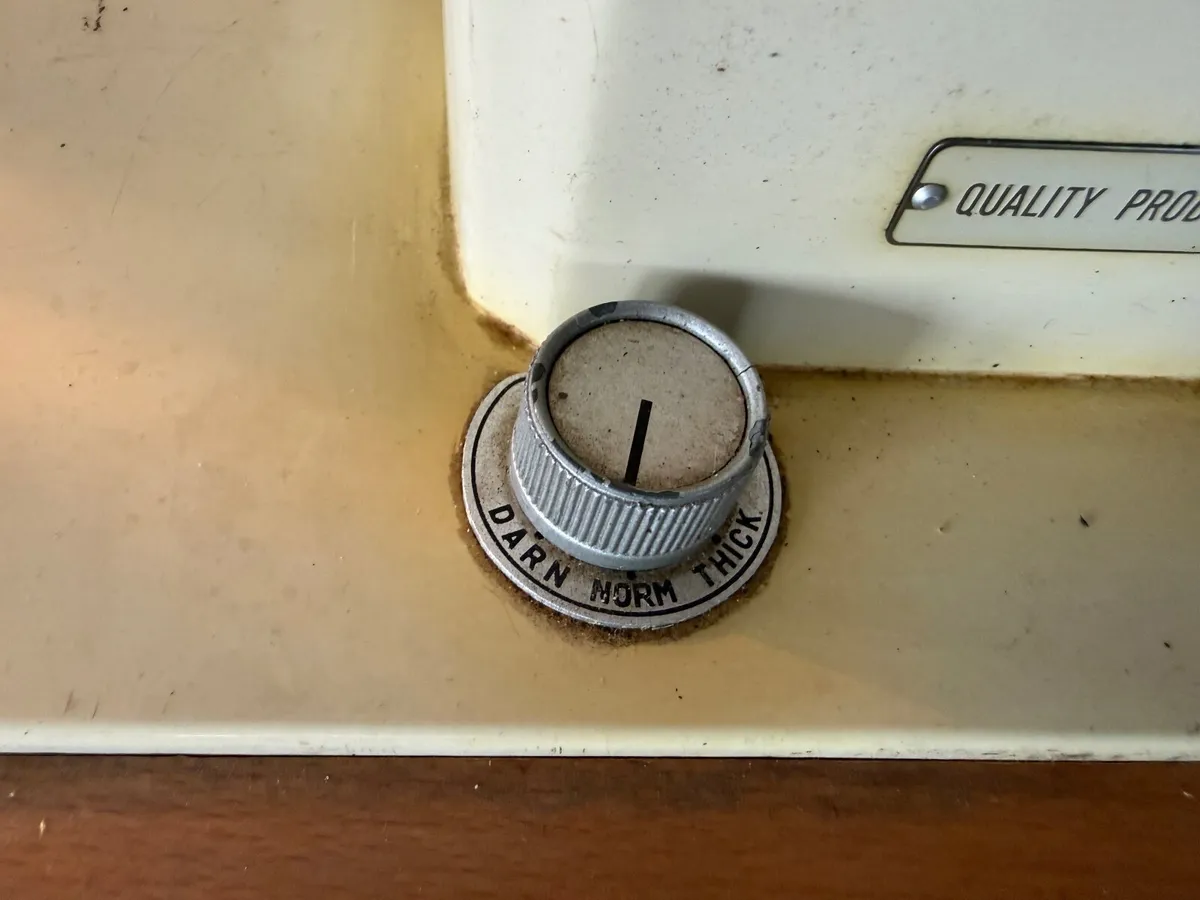 Vintage Sewing machine Brother 641 - Image 4