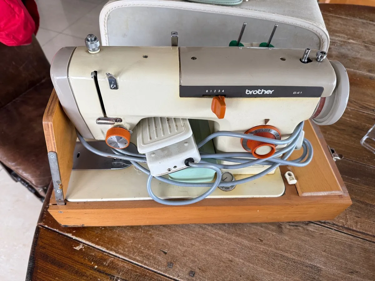 Vintage Sewing machine Brother 641 - Image 3