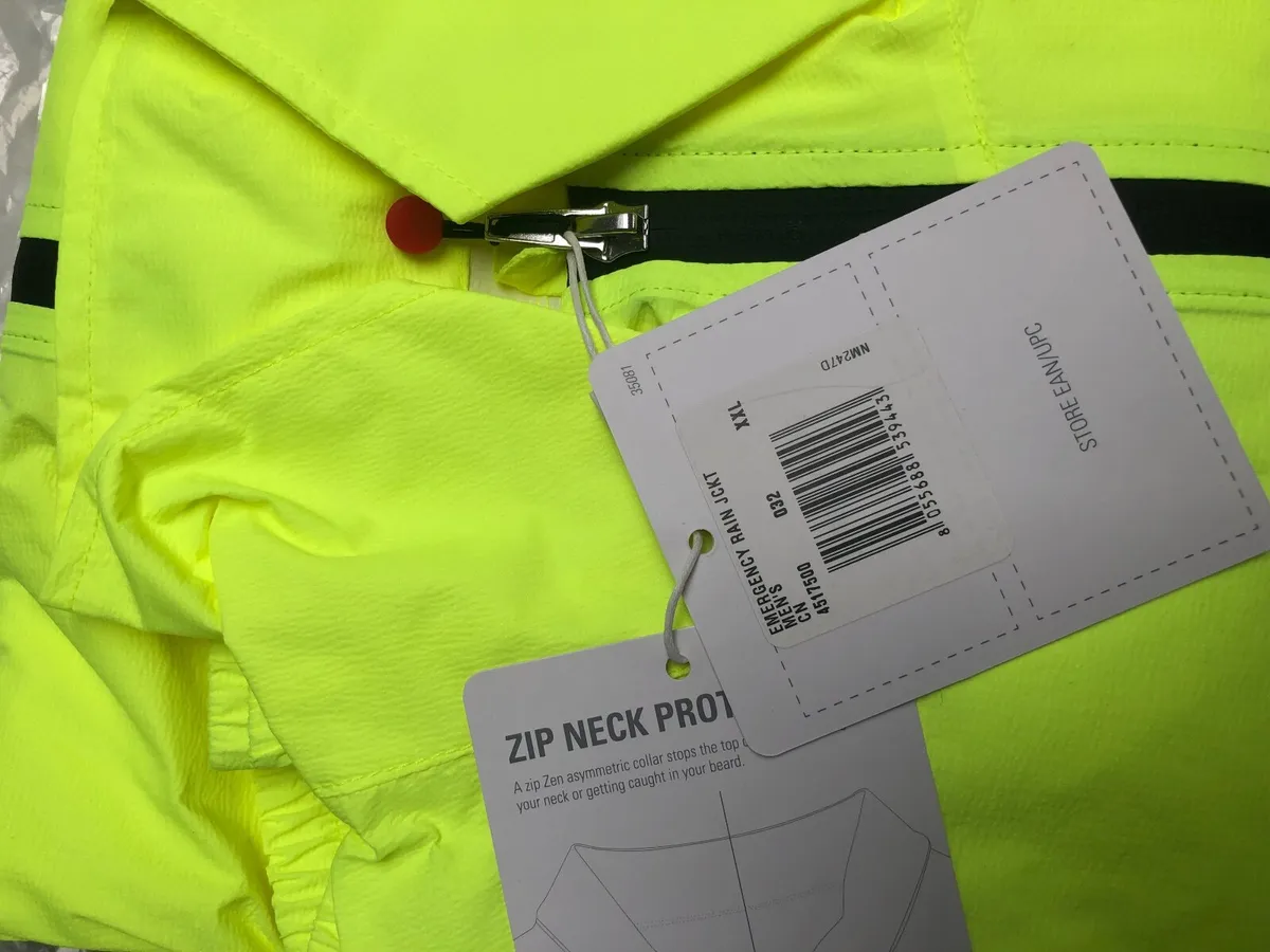 BNWT Castrelli Emergency Rain Jacket - Image 2
