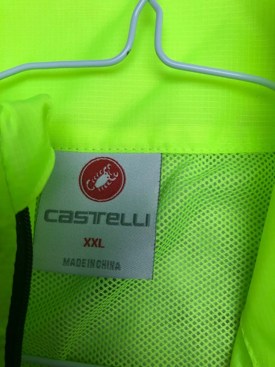 BNWT Castrelli emergency rain jacket - Image 3