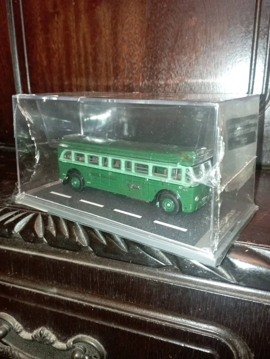 CORGI EXCLUSIVE FIRST EDITION  MODLE BUSES - Image 3