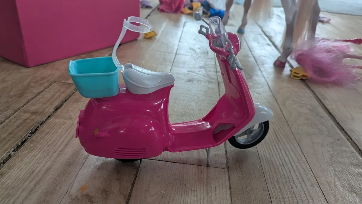 Barbie Dream House and Accessories - Image 4