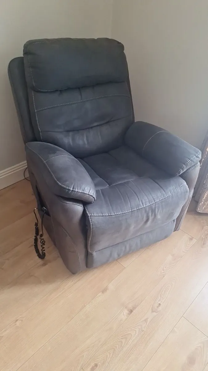 Electric armchair - Image 1