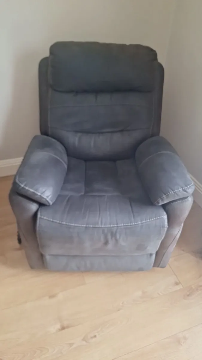 Electric armchair - Image 2