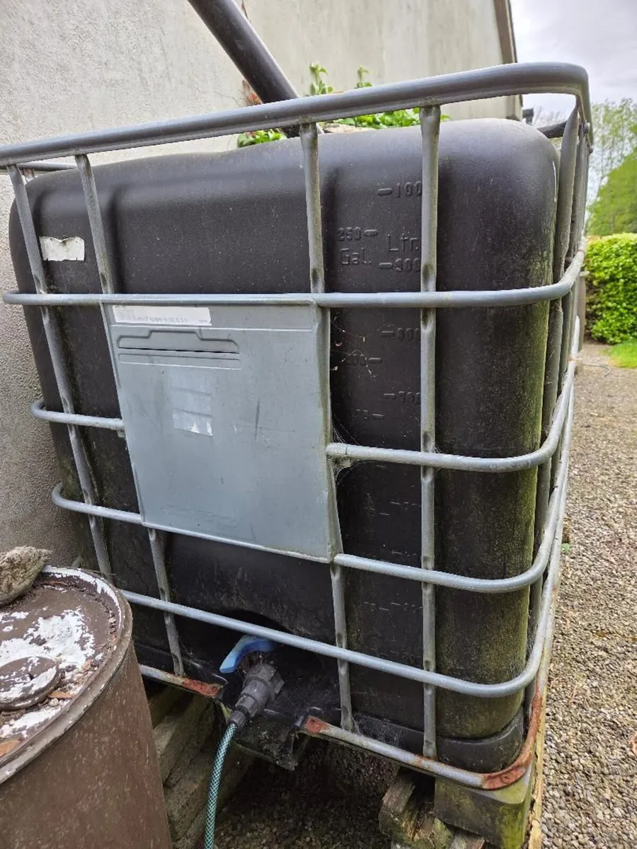 Water Tank including metal cage - Image 1