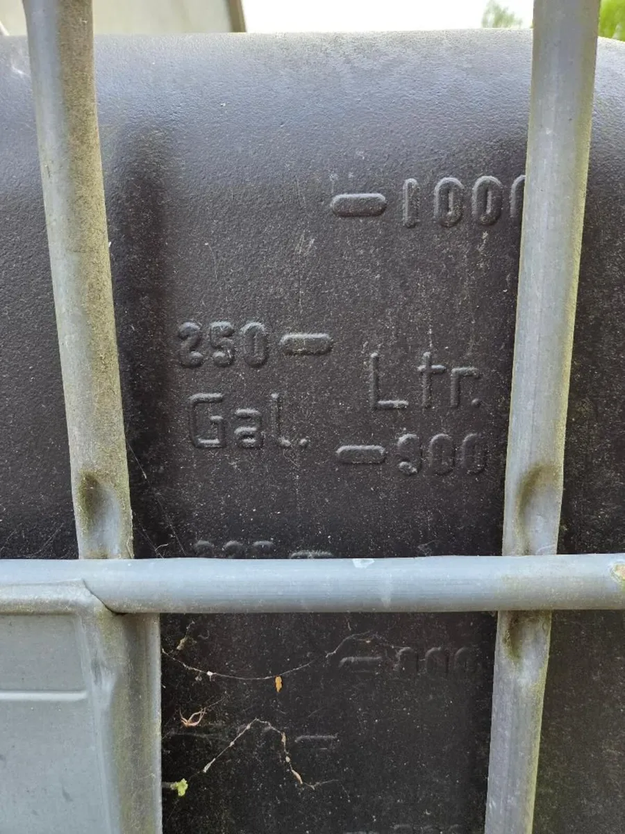 Water Tank including metal cage - Image 2
