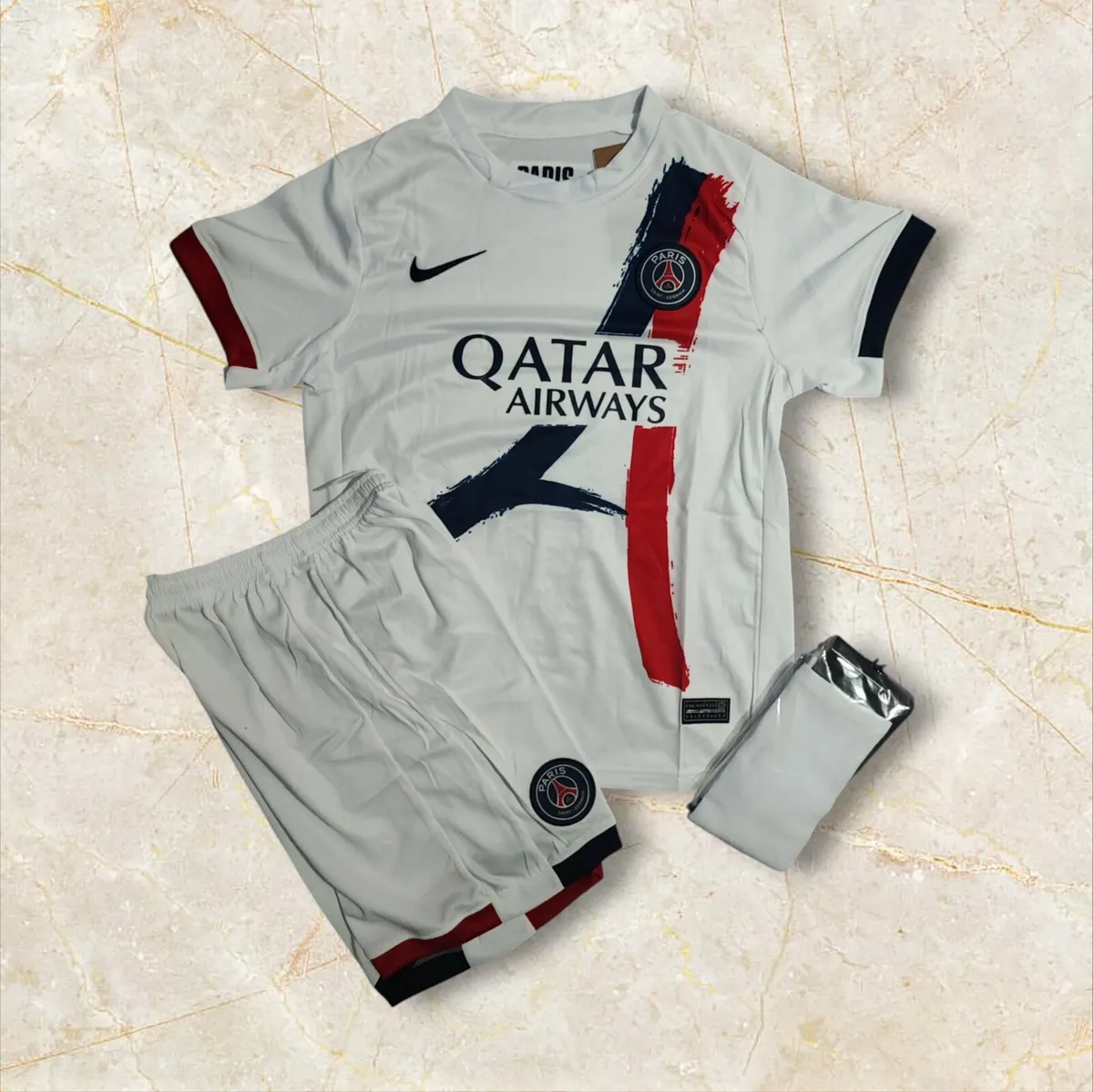 Paris St Germain ,KIDS FULL KIT , SIZE :10/11 YRS